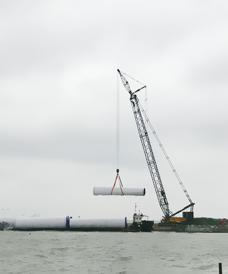 99#650吨履带吊在浮鹰岛风电安装项目